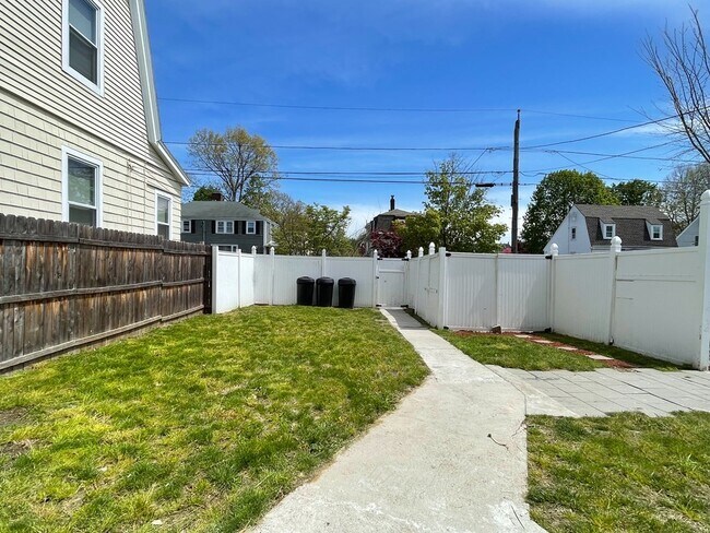 Building Photo - 64 Arnold St