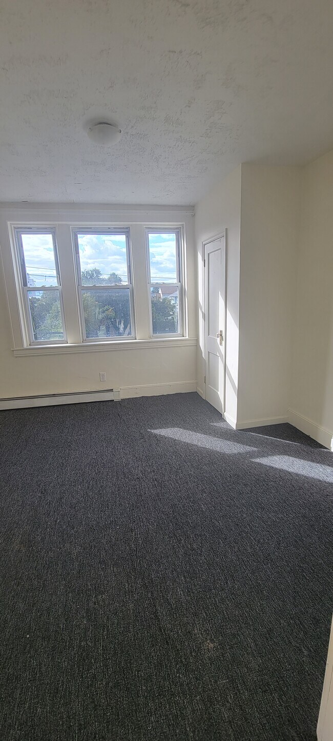 bedroom 1-big - 760 Hallett St