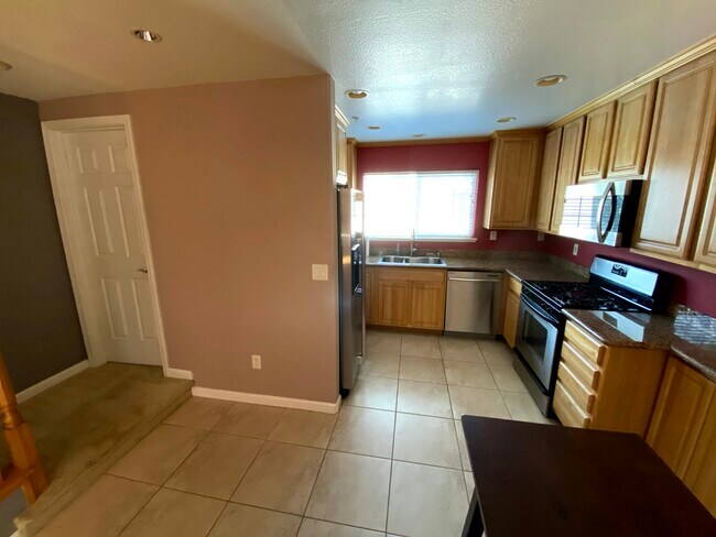 Building Photo - 624 Antioch Terrace