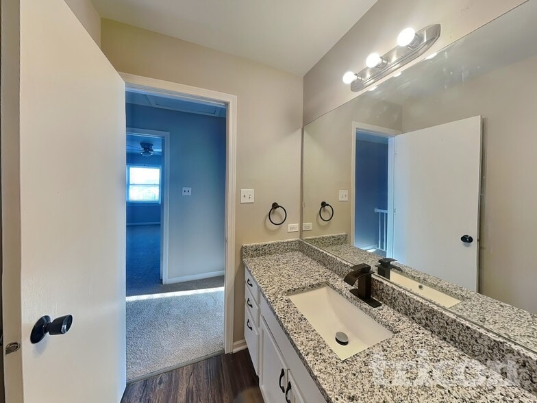 Building Photo - 2005 Alpine Way