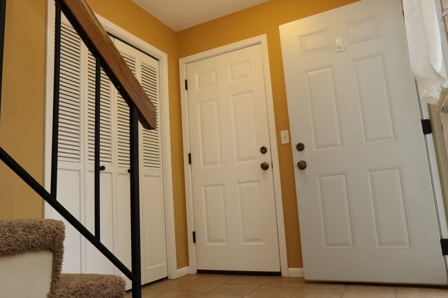 Entryway - 7096 Stratford Rd