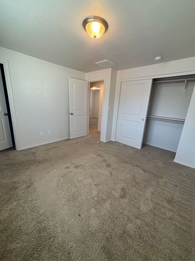 Building Photo - Eugene 3 Bed 2.5 Bath, 2 Story Single Fami...