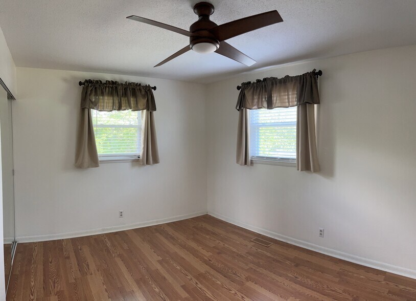 Building Photo - 232 Shawn Dr