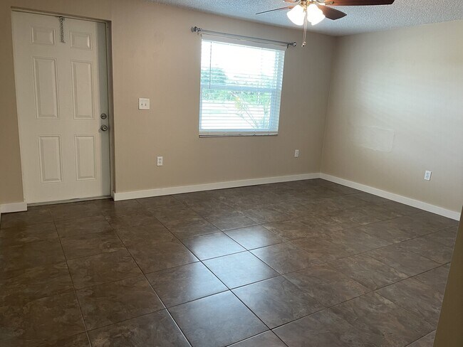 Building Photo - Maltz