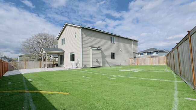 Building Photo - 5+ Bedroom Home in NE Lacey on Large Lot with Long Lake access plus A/C!