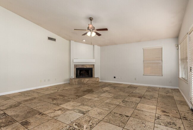 Building Photo - New Listing in Avondale