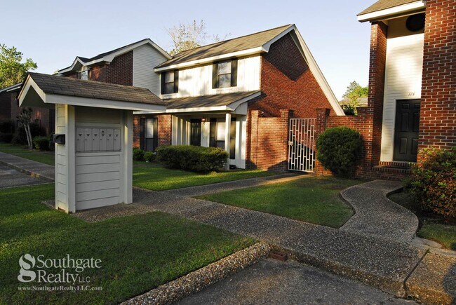 Building Photo - Woodshire Duplexes & Townhomes