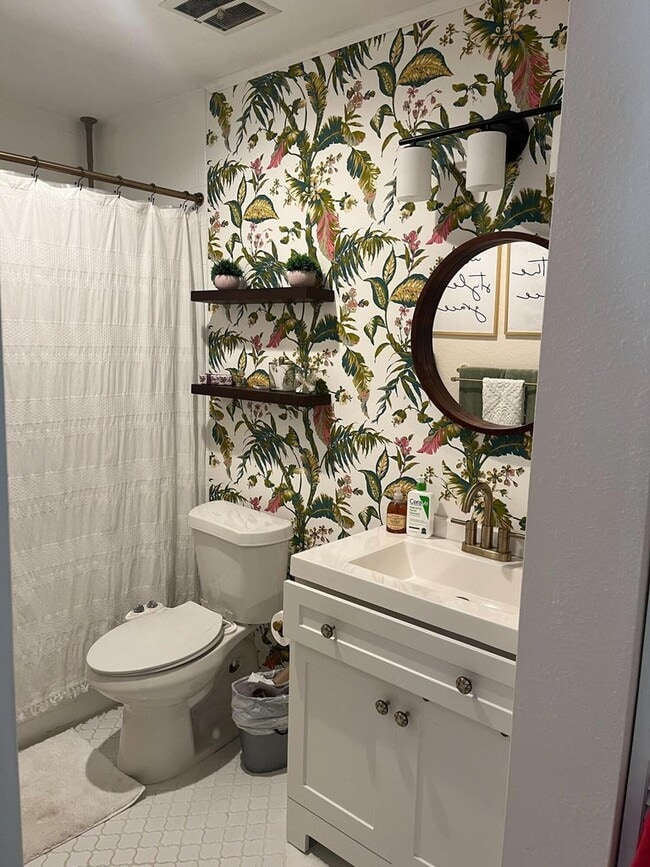 Building Photo - 1481 Center Street Ext