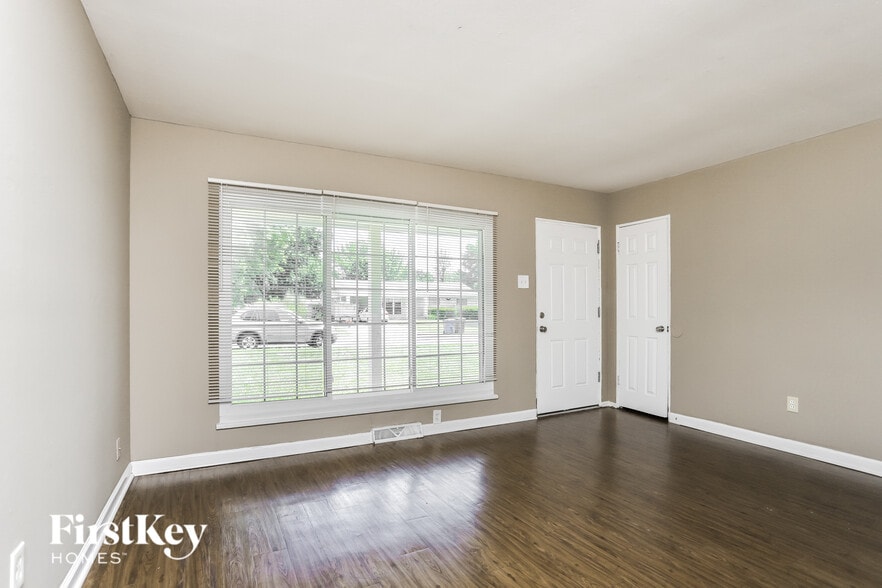 Building Photo - 1830 Jenkee Ave