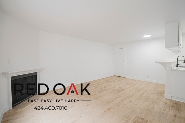 Building Photo - 4651 Cahuenga Blvd