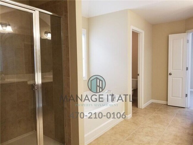 Building Photo - Beautiful 5BR/4BA Home in Just 5 Min from MALL OF GA