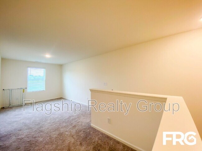Building Photo - 300 Kenison Way