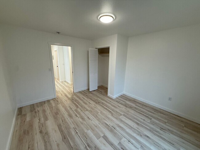 Building Photo - Newly Remodeled | All Utilities Included | AC + Heat | Move-In Ready