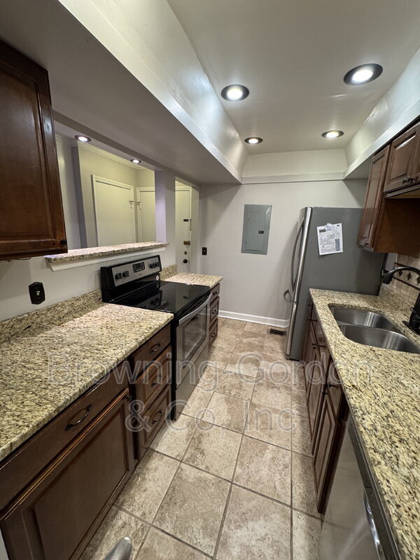 Building Photo - 5025 Hillsboro Pike