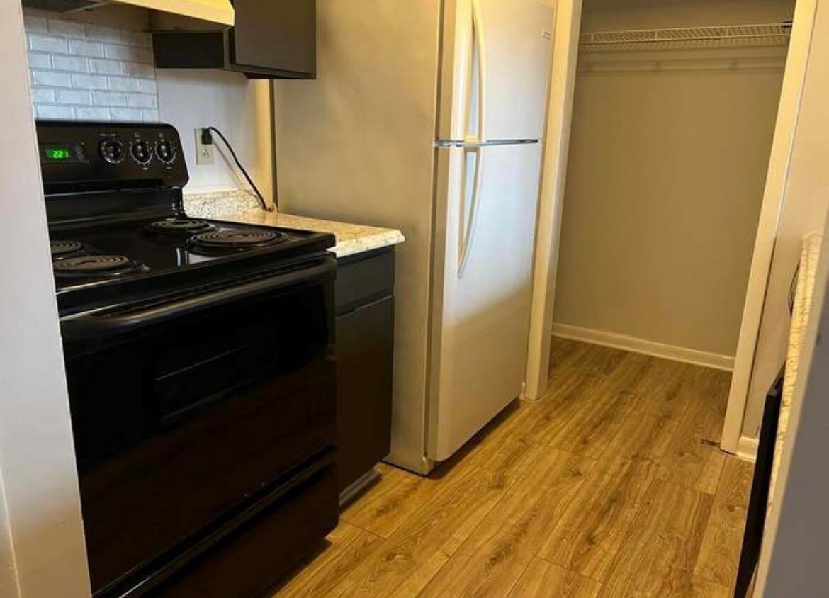 Kitchen - 4517 Sharon Chase Dr