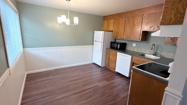 Building Photo - 165 E Sunset Way