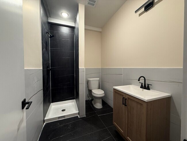 Building Photo - 165 Danforth Ave