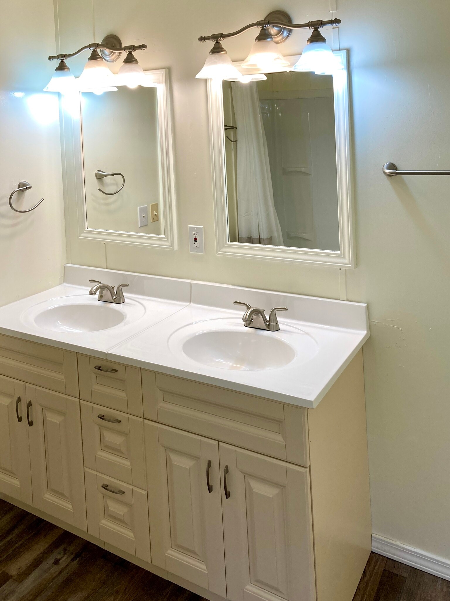 Master Bathroom - 152 Valentine Rd NE