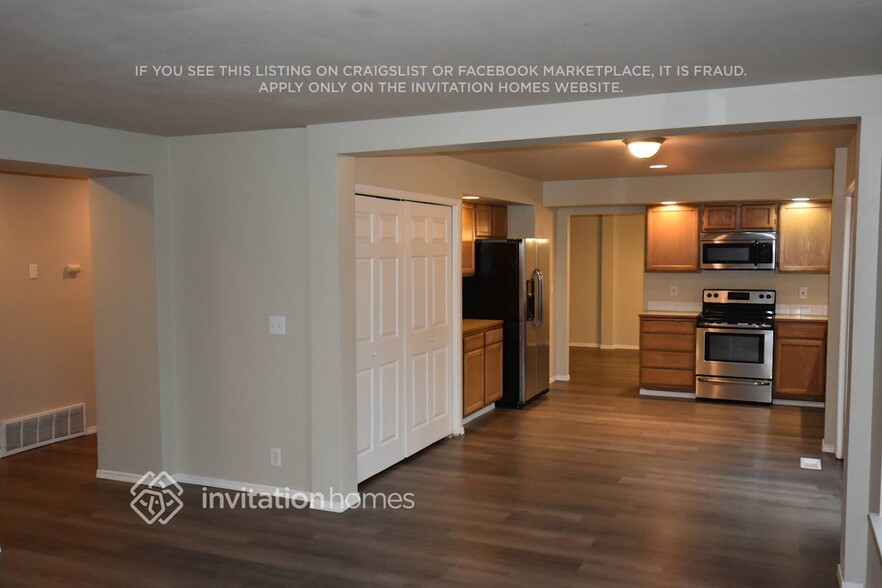 Building Photo - 17804 W Country Club Dr