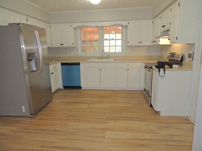 Building Photo - 7115 Enfield Dr