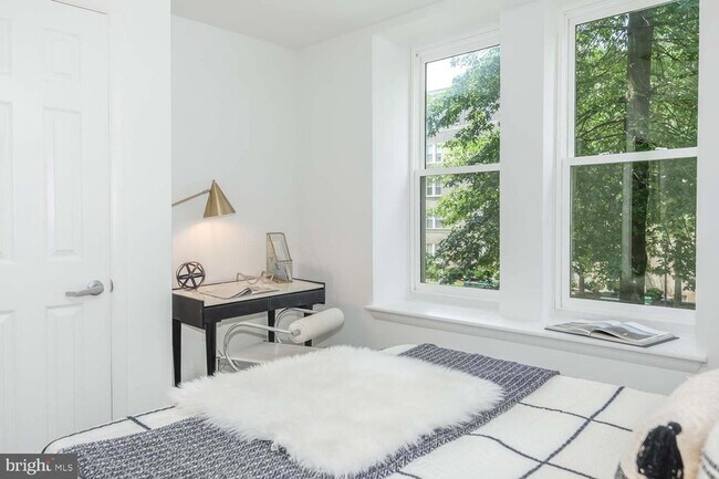 Building Photo - 1308 Clifton St NW