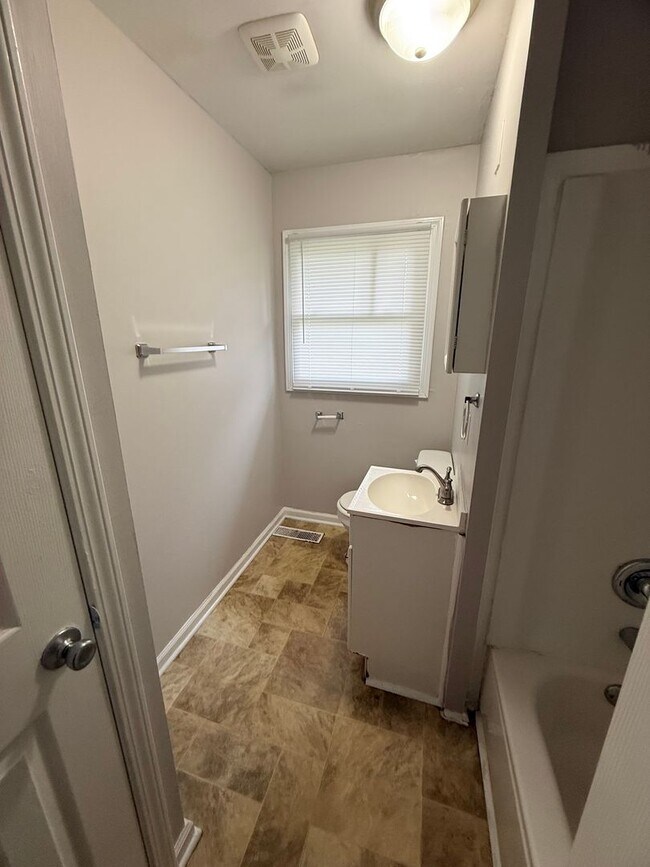 Building Photo - Eagledale - 3 BR home