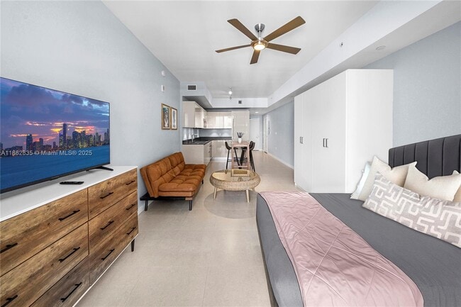 Building Photo - 1010 Brickell Ave