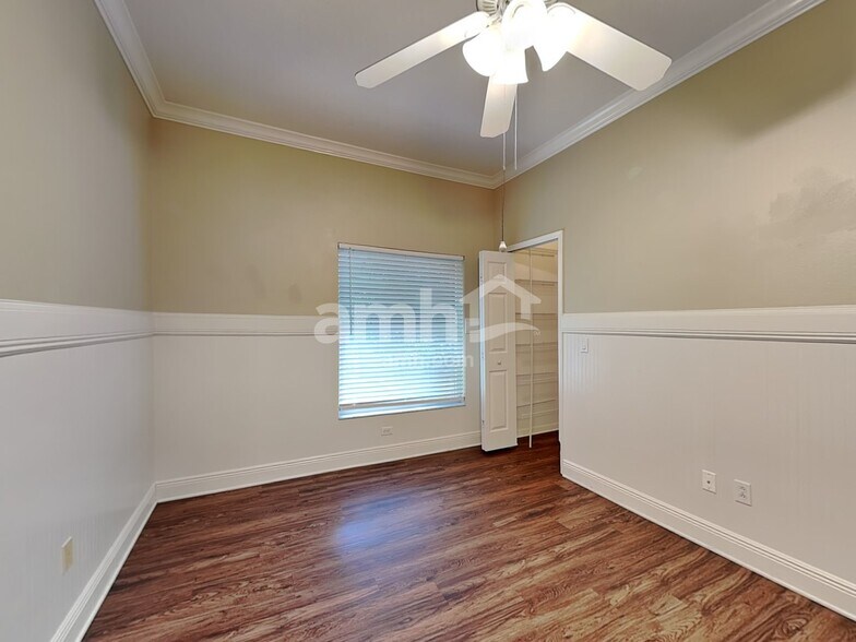Building Photo - 883 Moonluster Dr