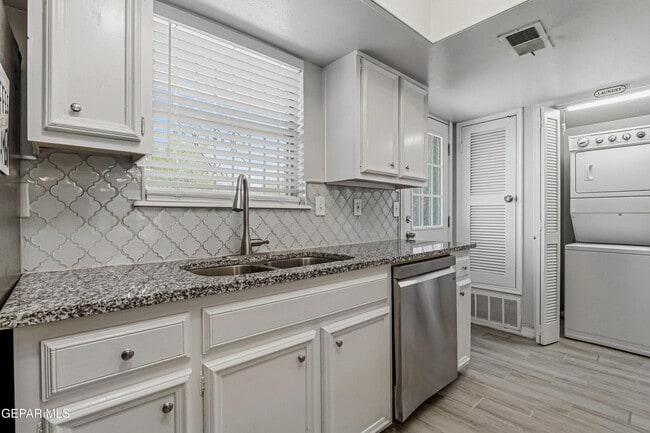 Building Photo - 6700 Escondido Dr