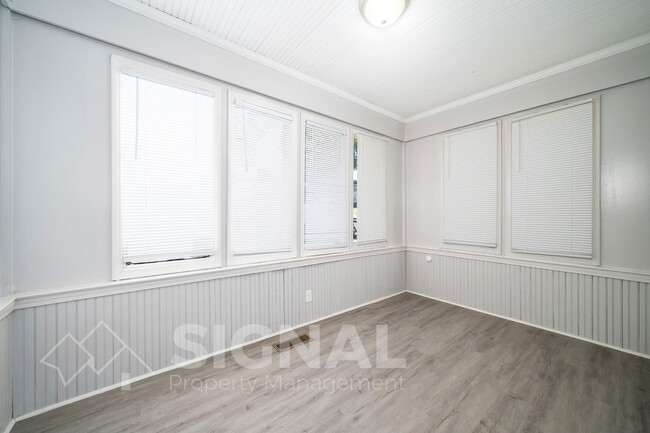 Building Photo - 4724 Terrace M