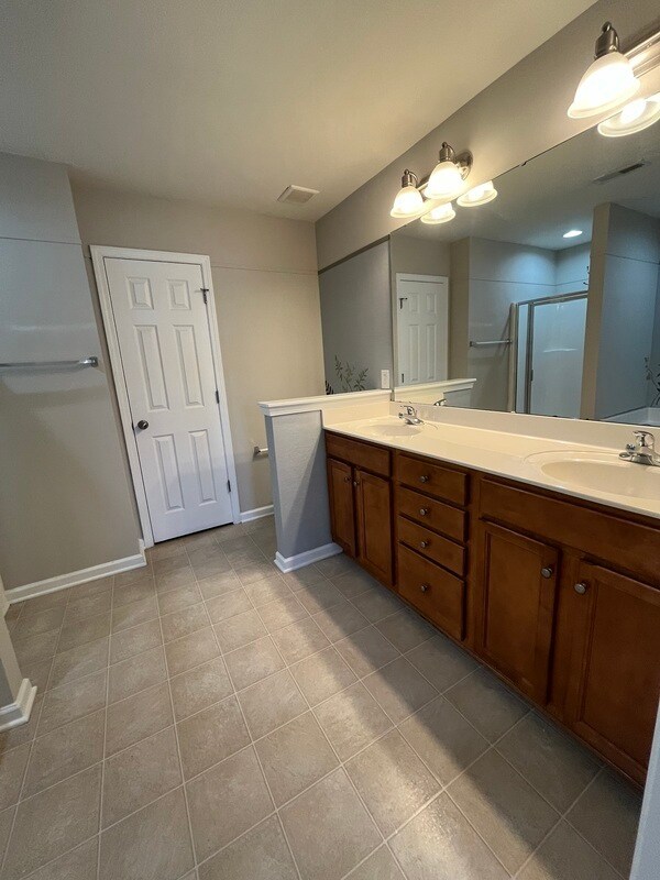 Building Photo - 5611 Tipperlinn Way