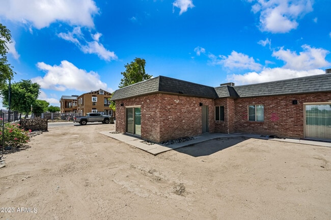 Building Photo - 7956 W Glendale Ave