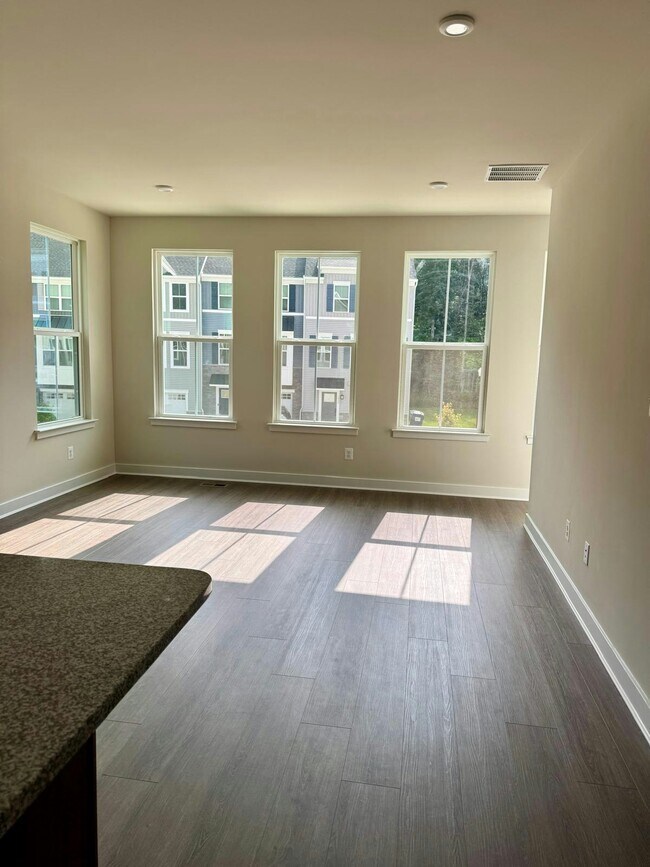 Building Photo - 1859 Bergerac Ct