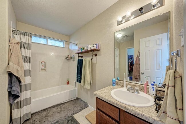 Building Photo - 921 Dexter Dr