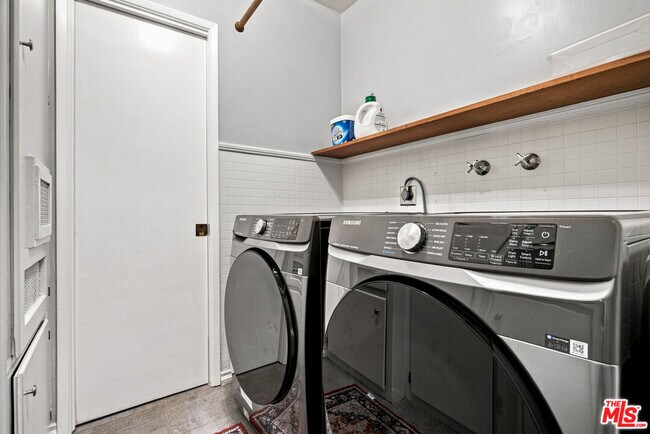 Building Photo - 110 S Elwood Ave