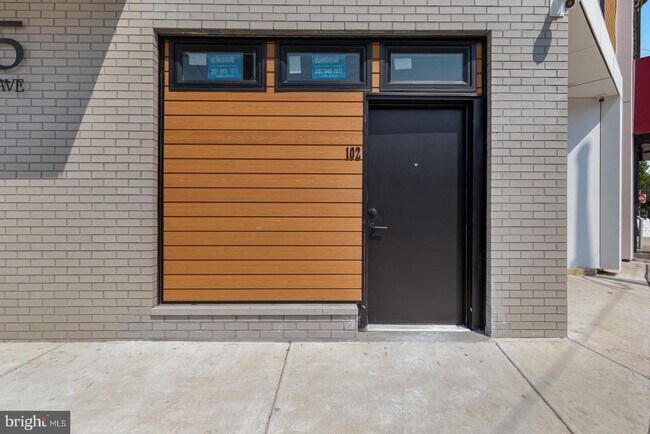 Building Photo - 3965 Lancaster Ave