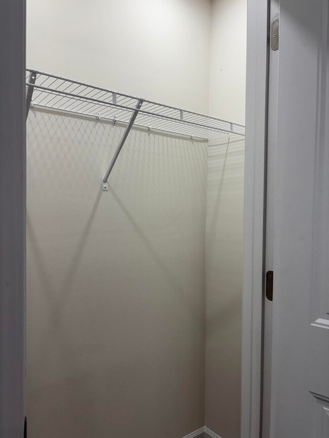 Building Photo - 335 Niblick Dr