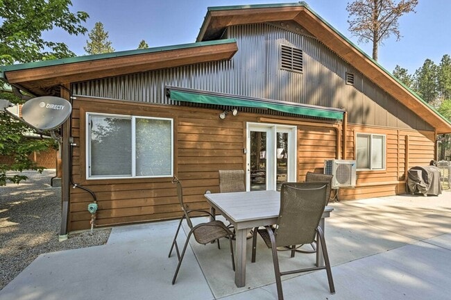 Building Photo - Gorgeous 2 Bed, 1.5 Bath Cabin Retreat on Big Creek