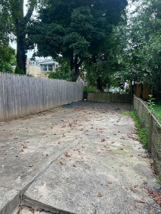 Building Photo - Old World Charm Lancaster City 4 bedroom 1...