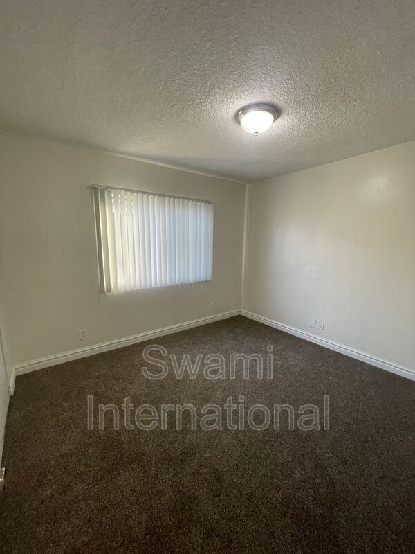 Building Photo - 10970 S Figueroa St