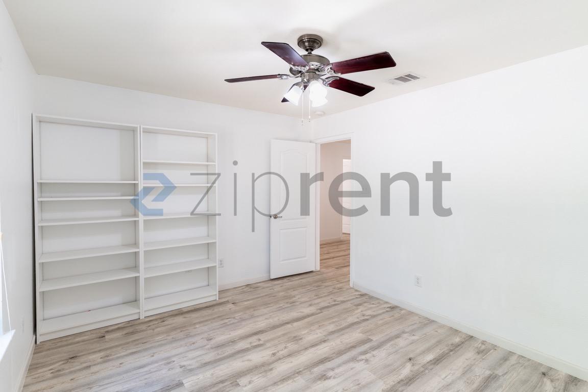 Building Photo - Unit