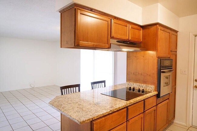 Building Photo - ASU Proximity Meets Comfort in This 4-Bedroom Tempe Home