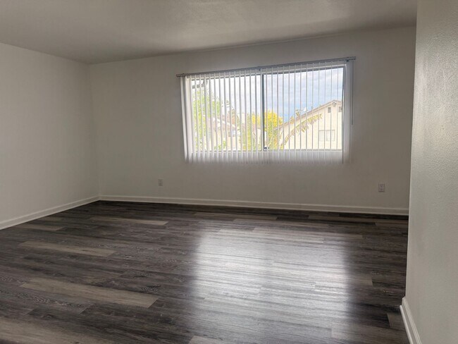 Building Photo - Cozy Colton Condo!!