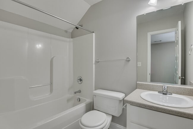 Building Photo - 2037 Dundee Way