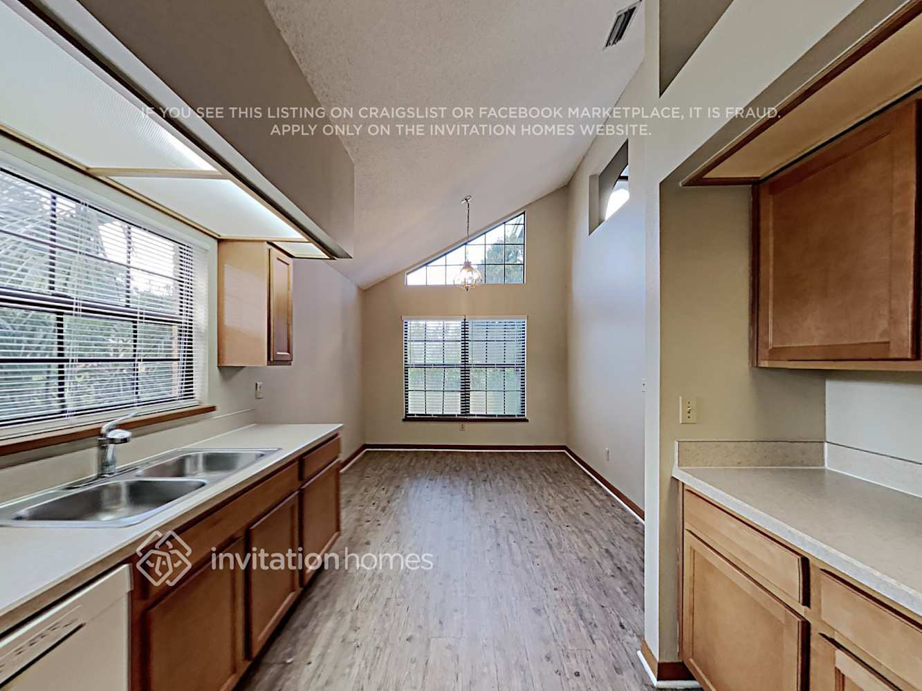 Building Photo - 908 Silver Leaf Pl