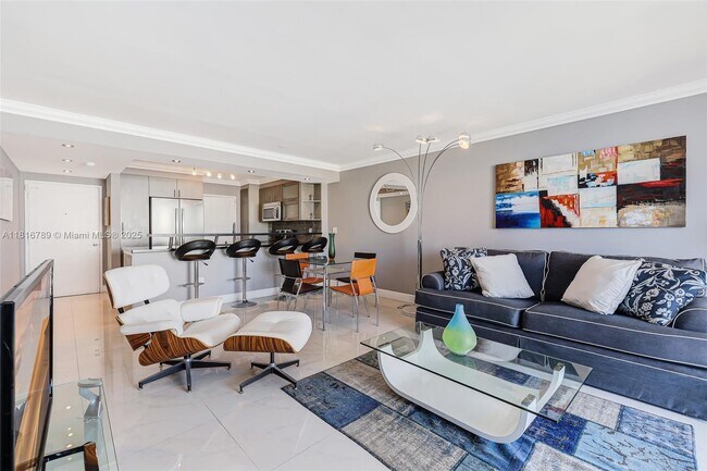 Building Photo - 5838 Collins Ave