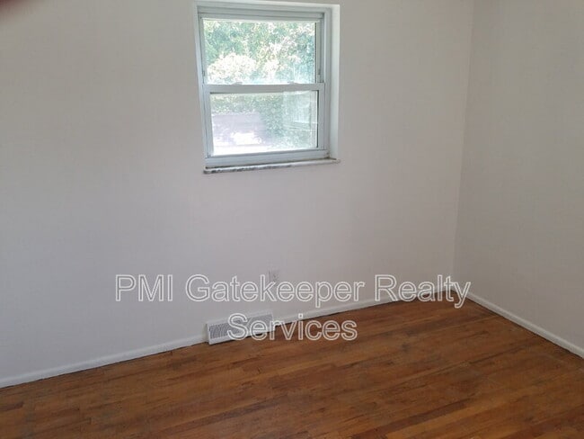 Building Photo - 9128 Orangewood Dr