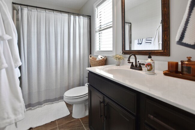 Building Photo - Pet Friendly Four Bedroom!