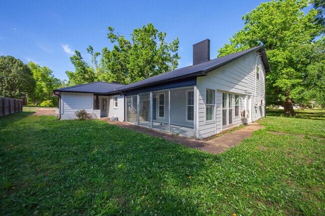 Building Photo - 90 Shaw Ln