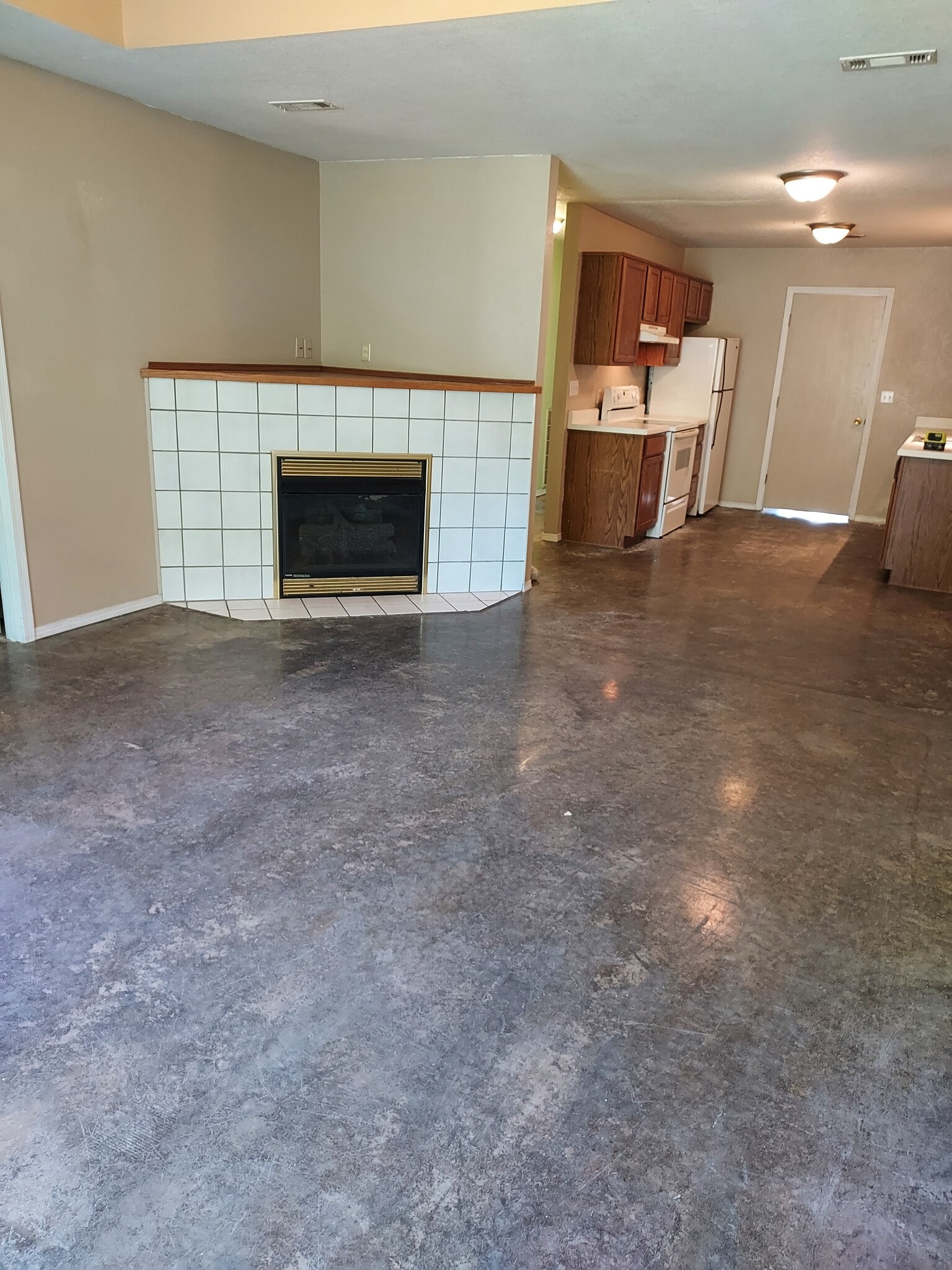 Building Photo - 204 Killdeer Dr